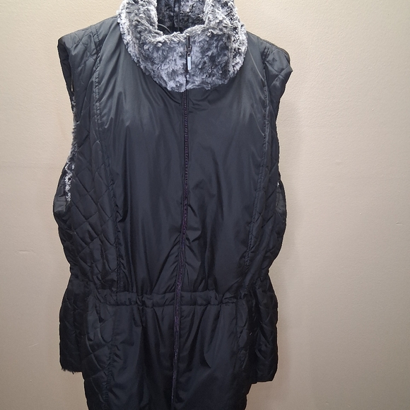 REVERSIBLE Gray Faux Fur Vest - Picture 8 of 16